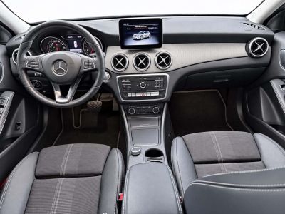 Mercedes-Benz GLA 180 Panorama / Αυτόματο 